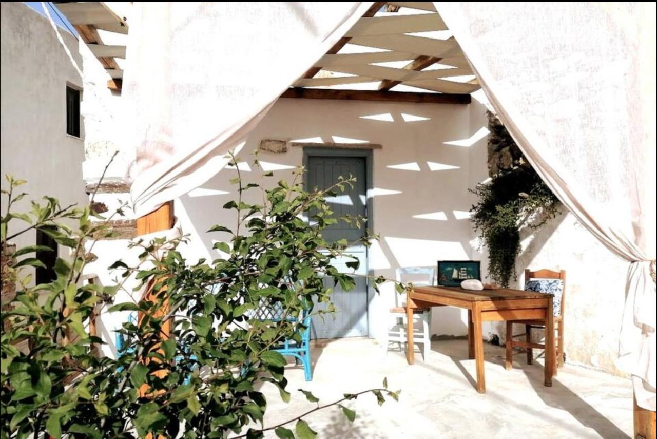 Naxos Mountain Retreat - Tiny House Build On Rock Apartment Koronos ภายนอก รูปภาพ